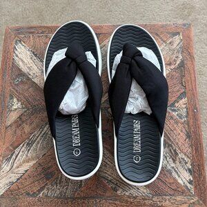 DREAM PAIRS Women Black & White 2.2-inch Wedge Platform Flip Flops Size 7
